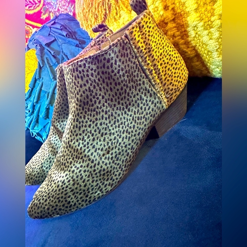 OLD NAVY Green leopard suede booties sz 8 - Picture 3 of 11